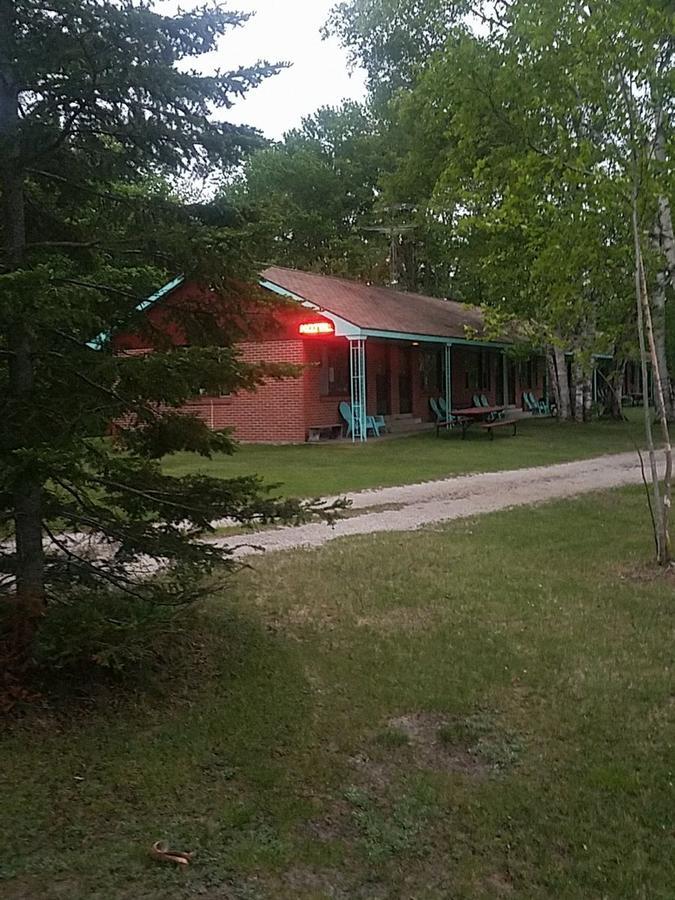Historic Birch Lodge And Motel Trout Lake Экстерьер фото